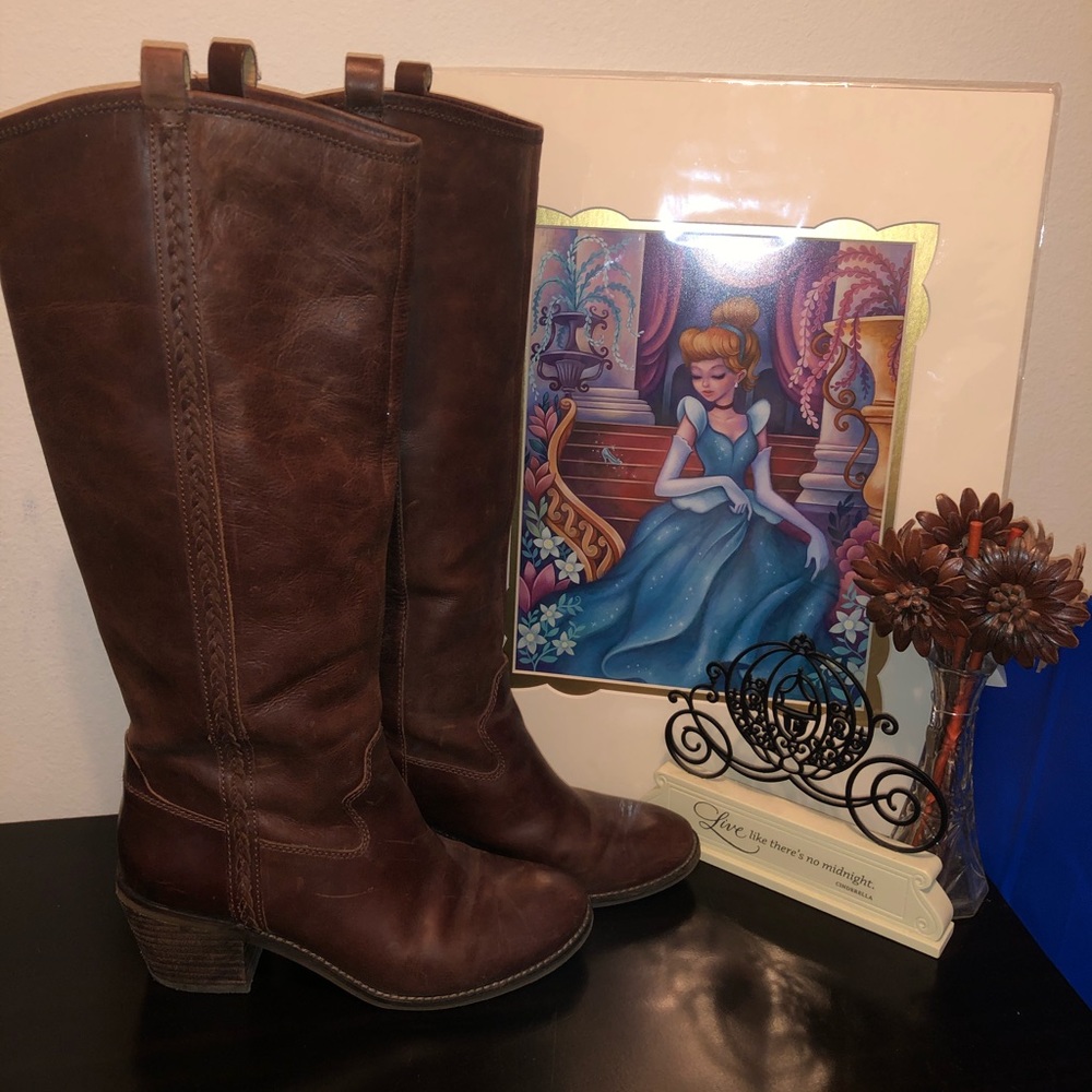 Lucky Brand Woman’s cowgirl boots